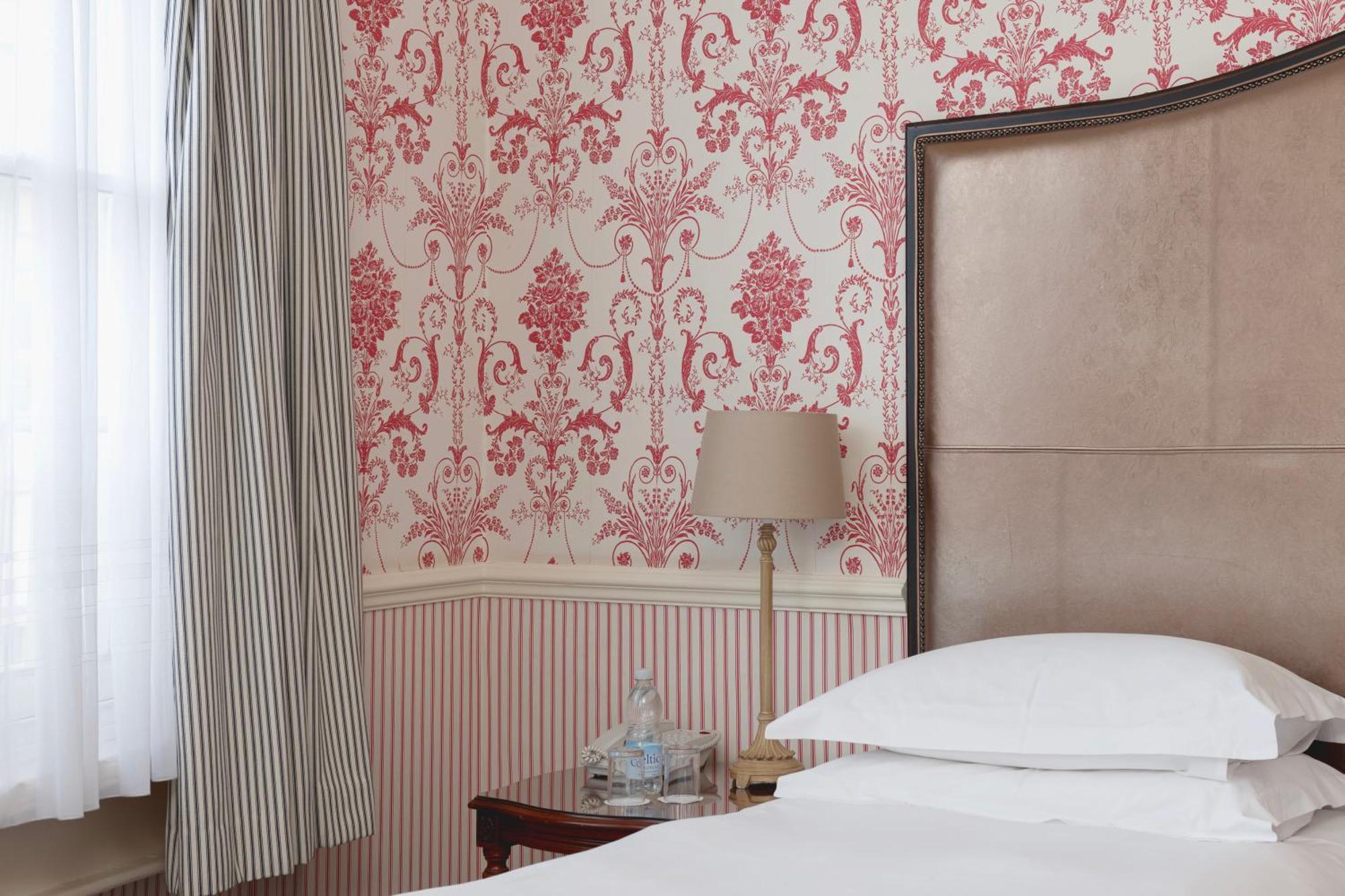Royal Hotel Bath Room photo