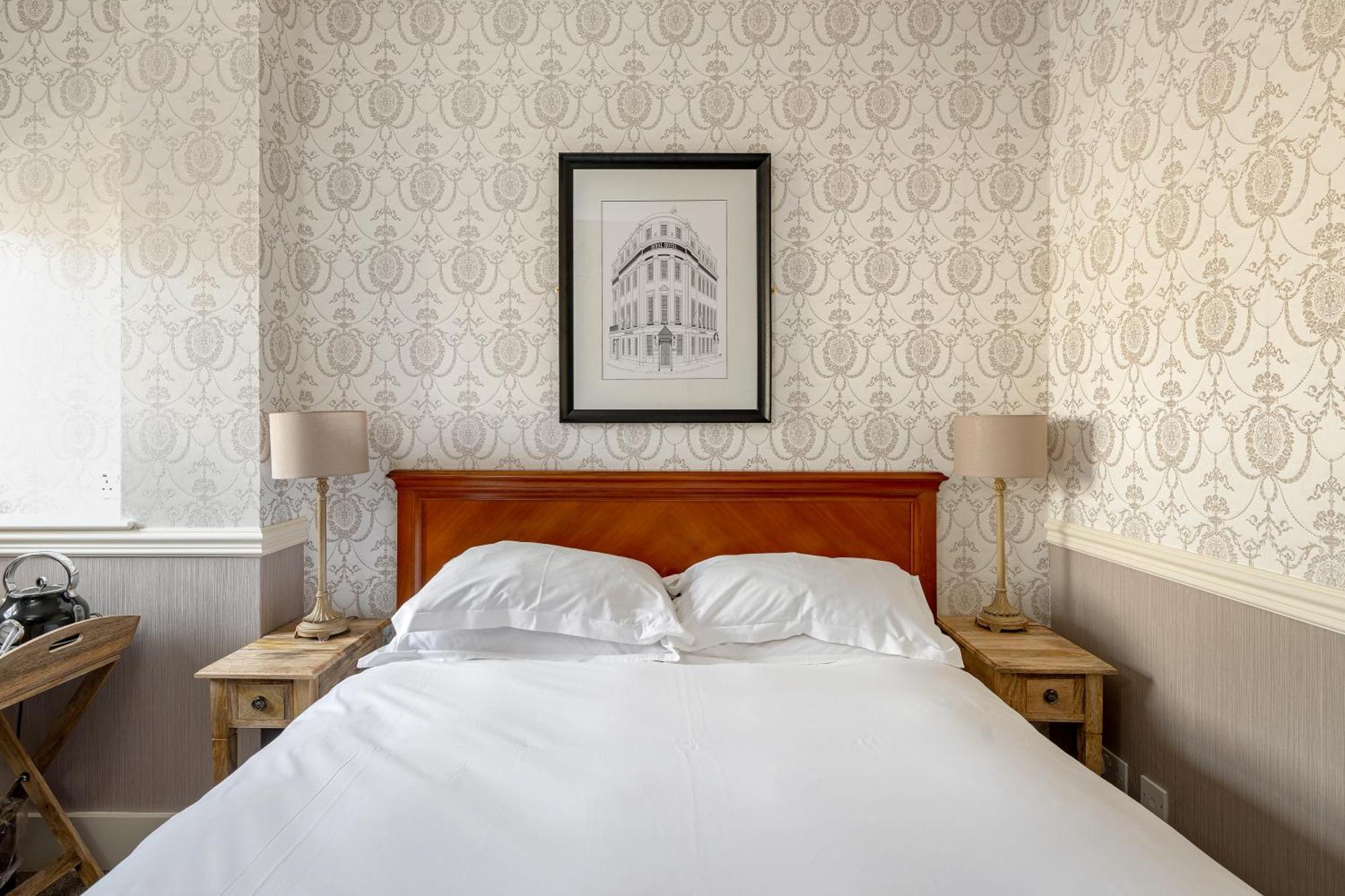 Royal Hotel Bath Room photo