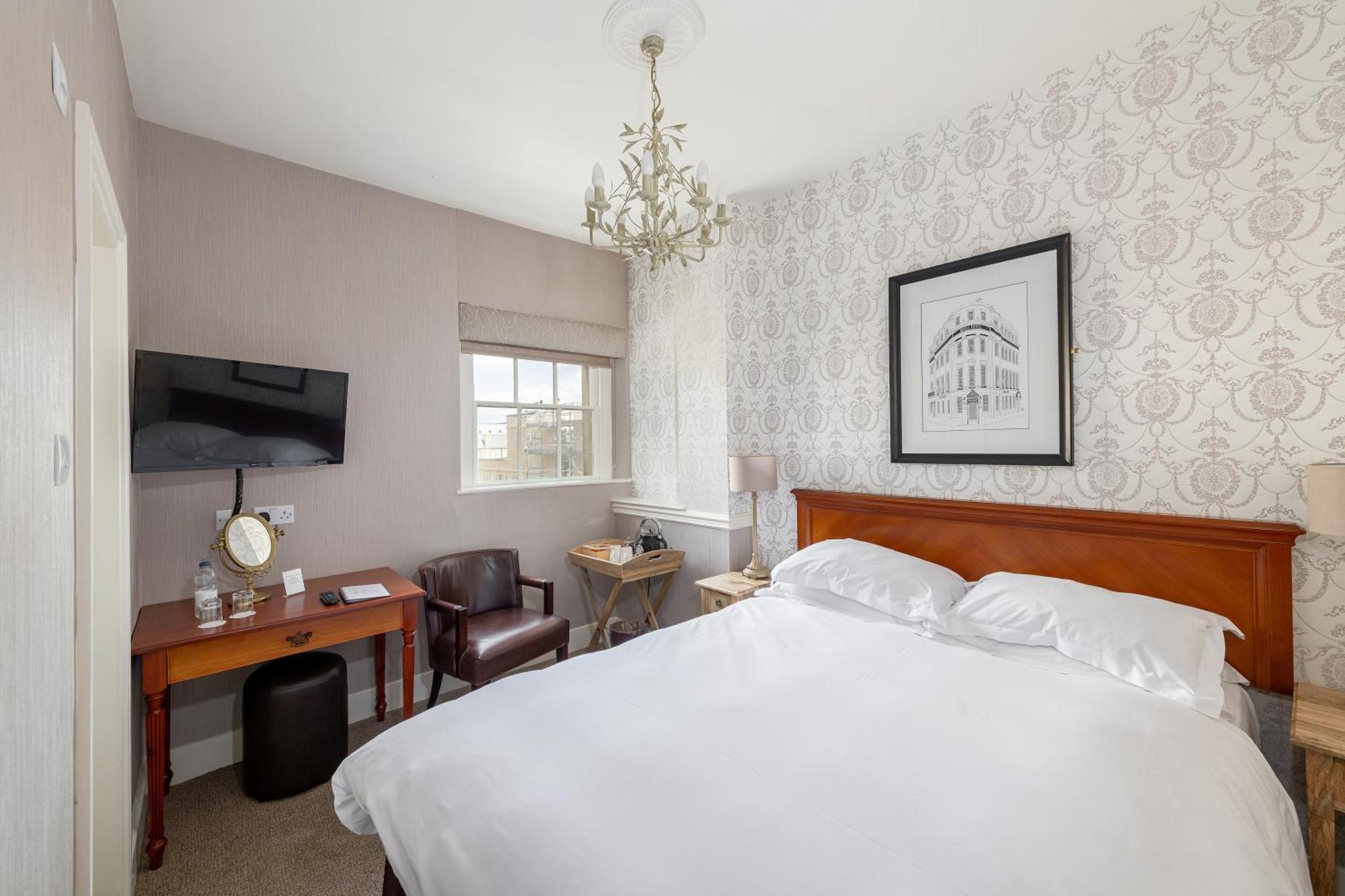 Royal Hotel Bath Room photo